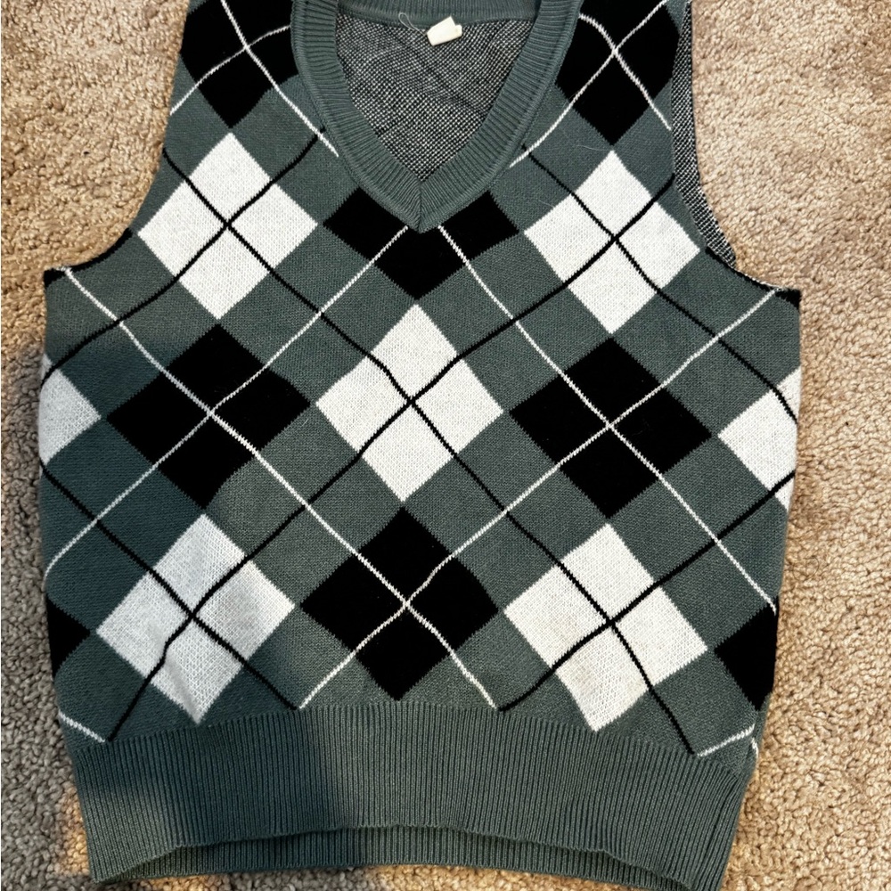 SHEIN Women's Argyle V-Neck Sweater Vest - Black, Gray, and White